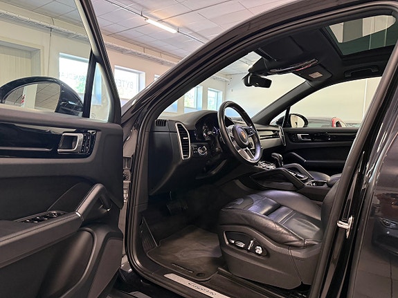 Porsche Cayenne S 7 of 25