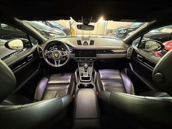 Porsche Cayenne S 9 of 25