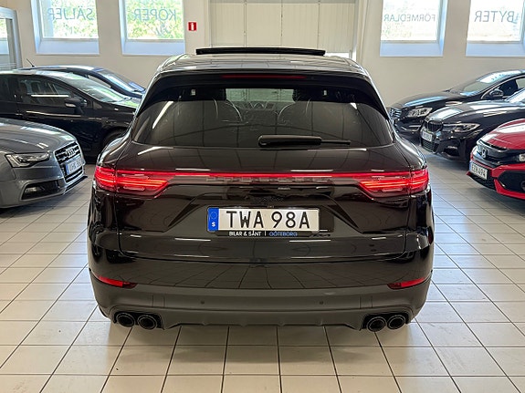 Porsche Cayenne S 4 of 5
