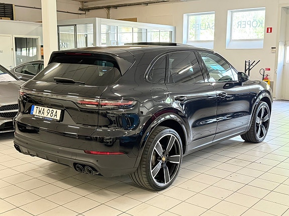 Porsche Cayenne S 3 of 5