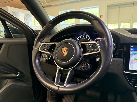 Porsche Cayenne S 10 of 25