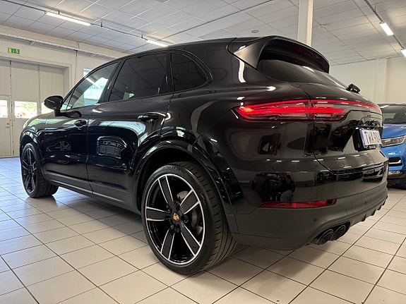 Porsche Cayenne S 5 of 5