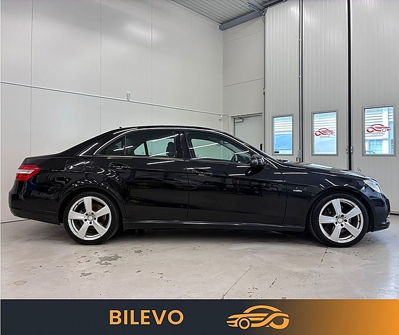 Mercedes-Benz E200 2 of 5