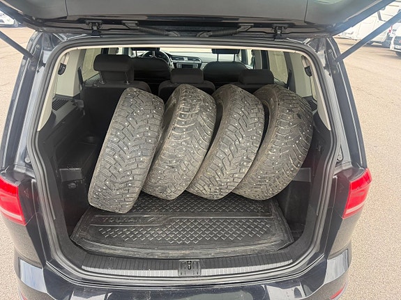 Volkswagen Touran 14 of 14