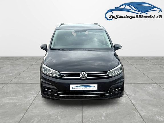 Volkswagen Touran 2 of 5