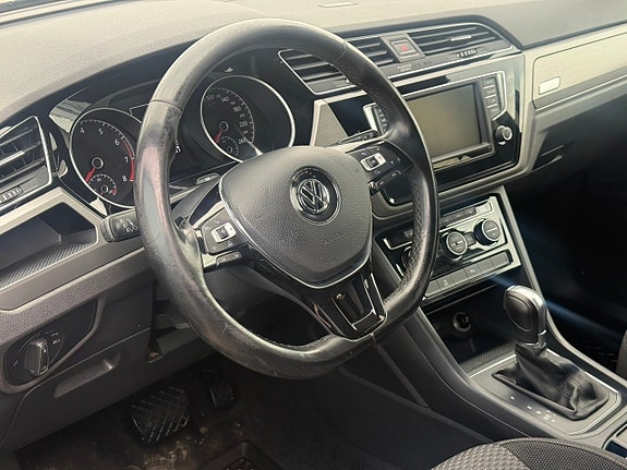 Volkswagen Touran 9 of 14