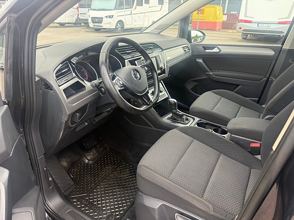 Volkswagen Touran 10 of 14