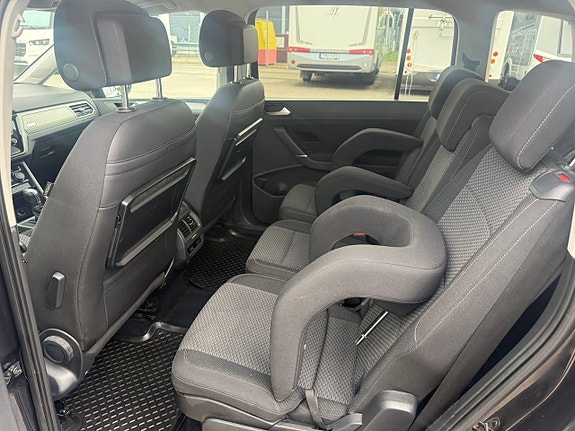 Volkswagen Touran 12 of 14