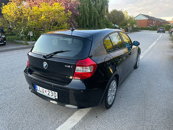 BMW 116i 3 of 5