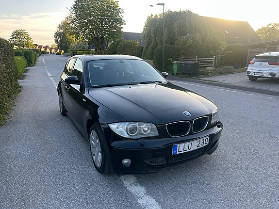 BMW 116i 2 of 5