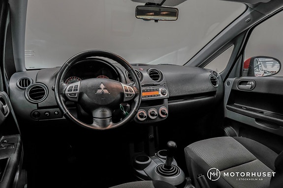 Mitsubishi Colt 8 of 14