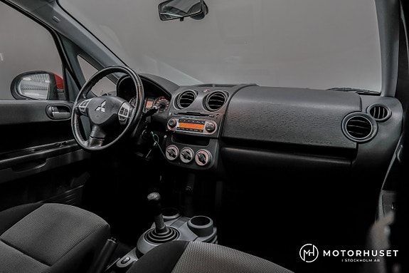 Mitsubishi Colt 10 of 14