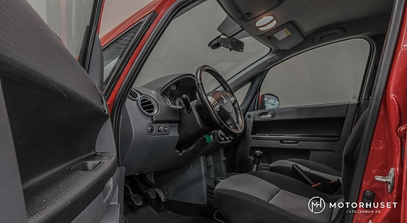Mitsubishi Colt 7 of 14
