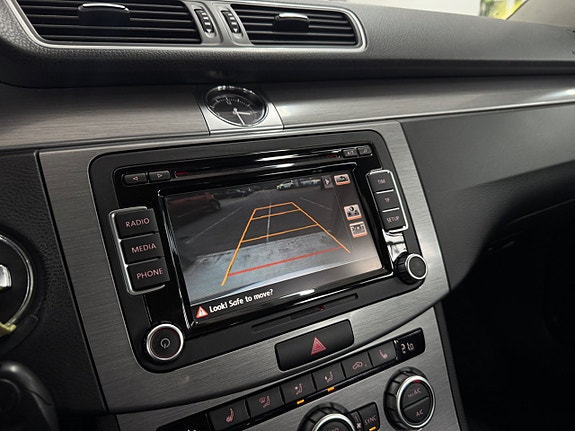 Volkswagen Passat 16 of 25