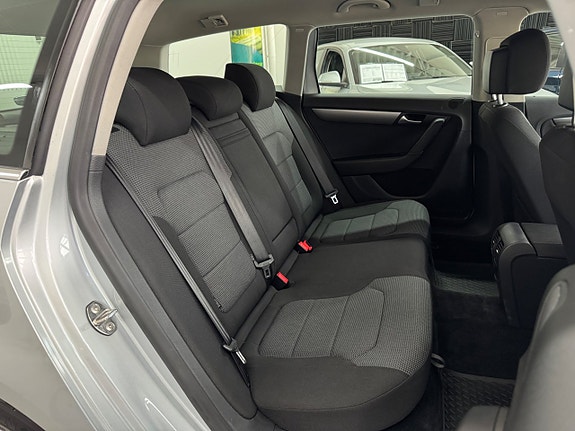Volkswagen Passat 22 of 25