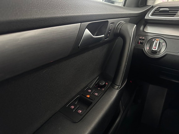Volkswagen Passat 12 of 25
