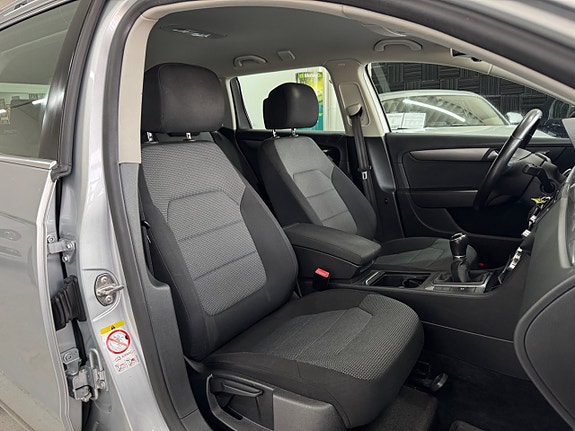 Volkswagen Passat 23 of 25