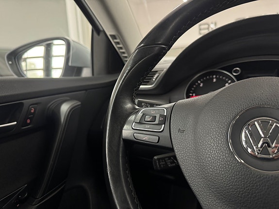 Volkswagen Passat 10 of 25