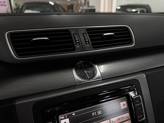 Volkswagen Passat 15 of 25