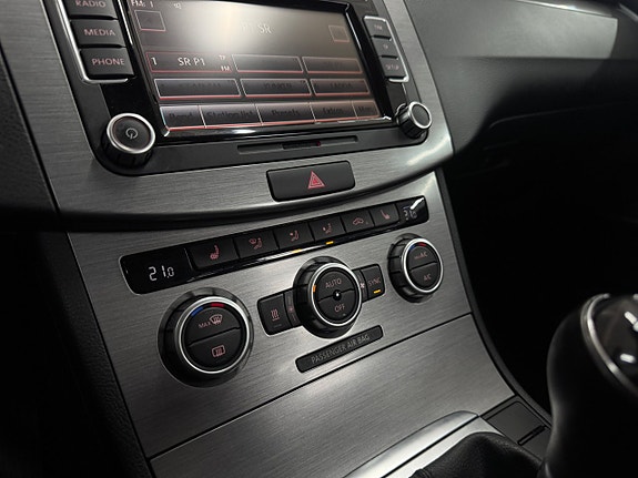 Volkswagen Passat 17 of 25