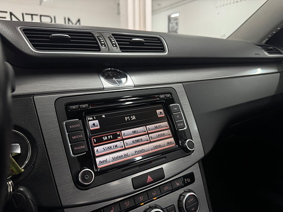 Volkswagen Passat 14 of 25