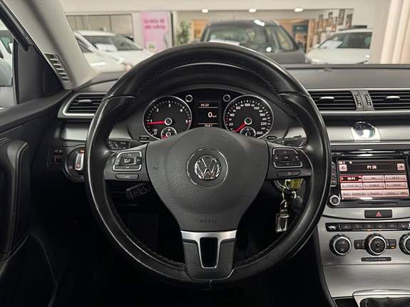 Volkswagen Passat 8 of 25