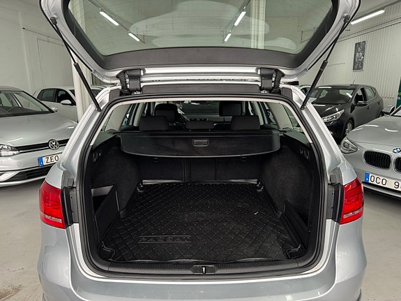 Volkswagen Passat 25 of 25