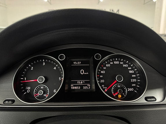 Volkswagen Passat 13 of 25