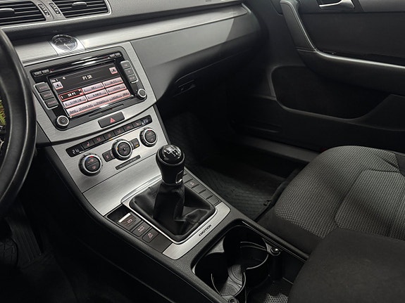 Volkswagen Passat 18 of 25