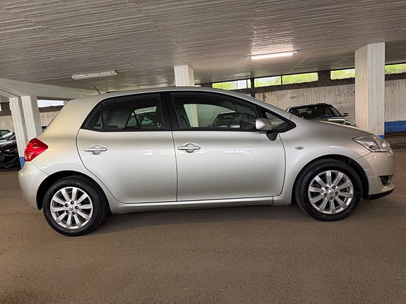 Toyota Auris 4 of 5