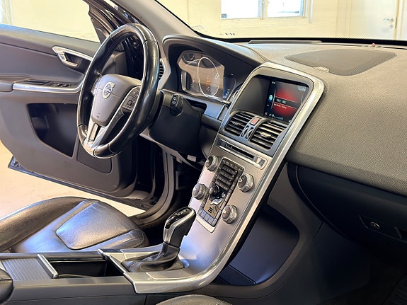 Volvo XC60 14 of 27