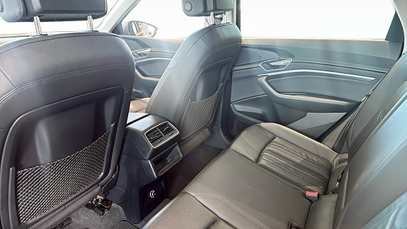 Audi e-tron 11 of 20