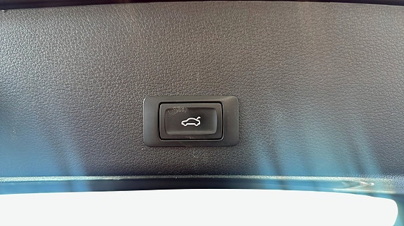 Audi e-tron 13 of 20