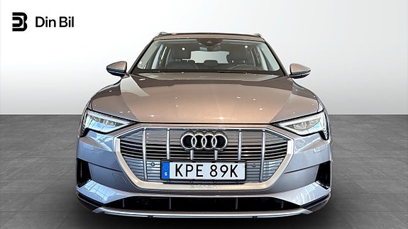Audi e-tron 4 of 5
