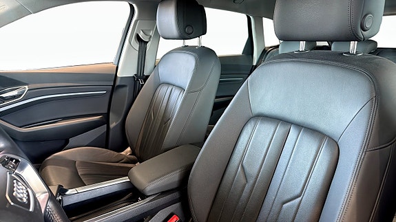 Audi e-tron 8 of 20