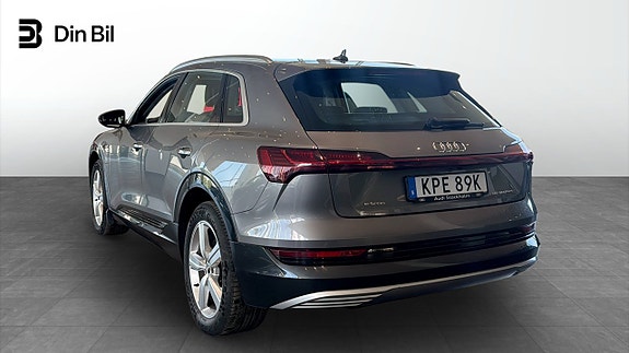 Audi e-tron 3 of 5