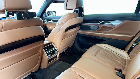 BMW 745Le 12 of 20