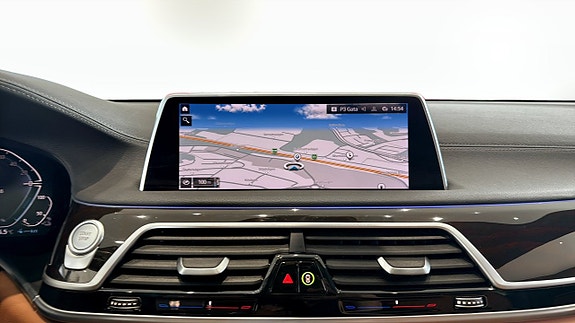 BMW 745Le 10 of 20