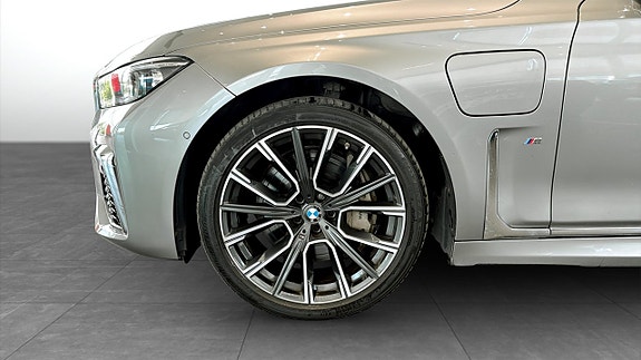BMW 745Le 6 of 20