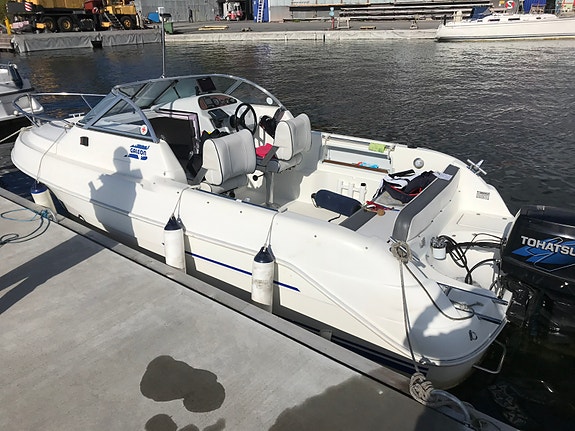 Fin välvårdad båt för dagsturer och fiske 10 of 10