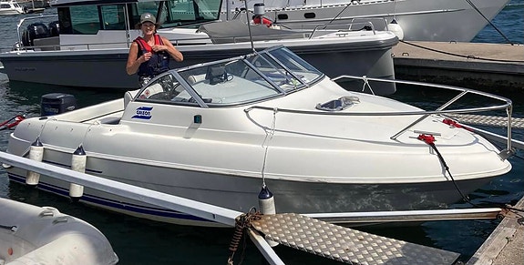 Fin välvårdad båt för dagsturer och fiske 8 of 10