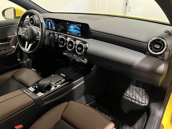 Mercedes-Benz A250 e 13 of 25