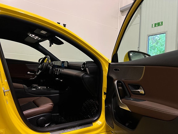 Mercedes-Benz A250 e 21 of 25