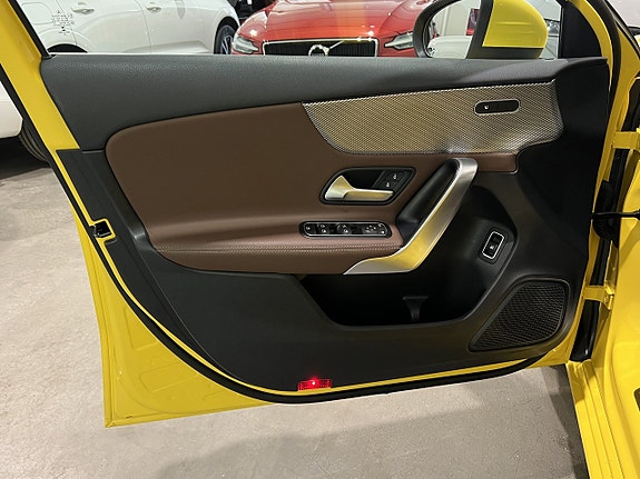 Mercedes-Benz A250 e 8 of 25