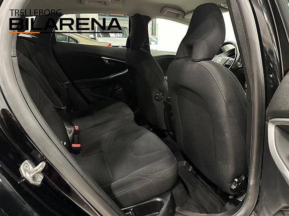 Volvo V40 Cross Country 21 of 23