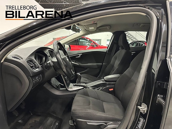 Volvo V40 Cross Country 12 of 23