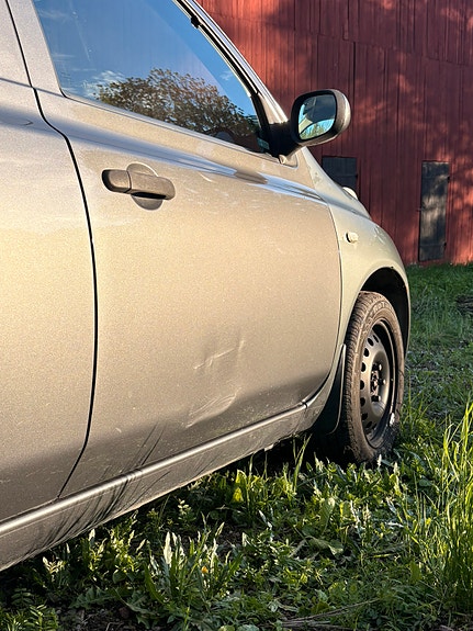 Nissan Micra 4 of 5