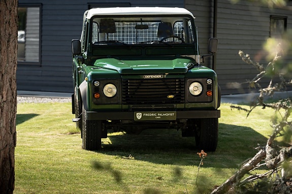 Land Rover Defender 110 3 of 5