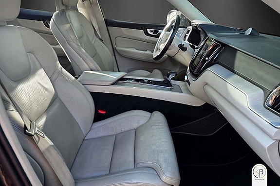 Volvo XC60 10 of 21
