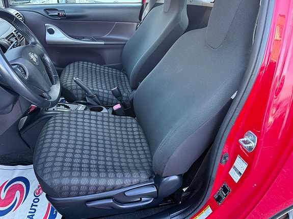 Toyota IQ 8 of 11